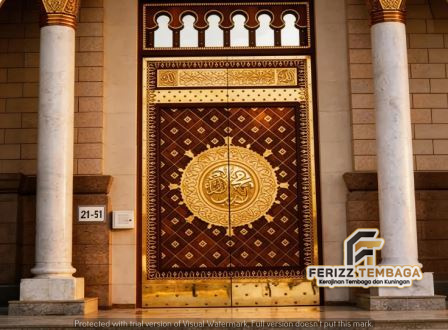 Replika Pintu Nabawi Kuningan